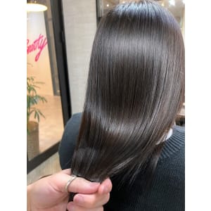 ミディアムレイヤーカット艶髪/美髪スタイル