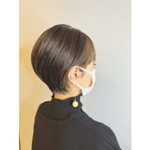 20代30代大人かわいいミルクティーベージュインナーカラー