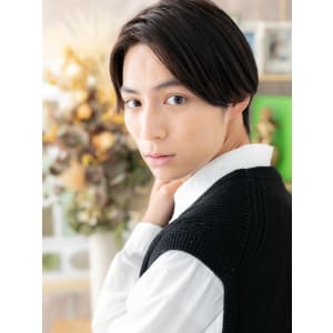 ナチュラルマッシュヘア―黒髪センターパート　かきあげバング