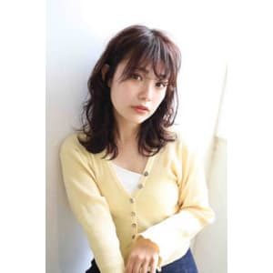 鎖骨ミディアムヘア