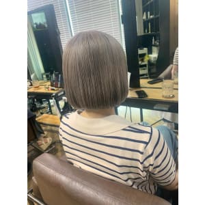 ホワイトグレージュ コンマヘア くすみブルー ダークアッシュ