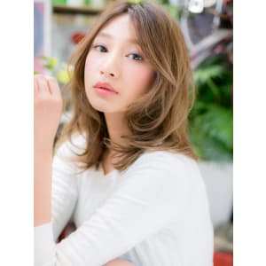 小顔センターパート抜け感ヘアくびれミディ　かきあげバング