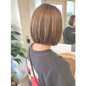 センターパートショートボブ透明感カラー白髪ぼかし梅ヶ丘美容室
