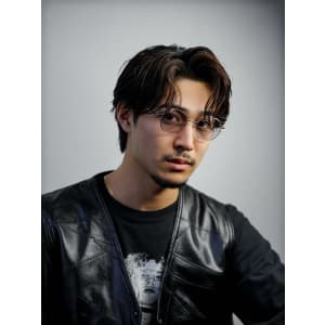 大人男髪ナチュラルセンターパート