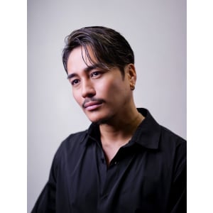 大人男髪ナチュラルセンターパート