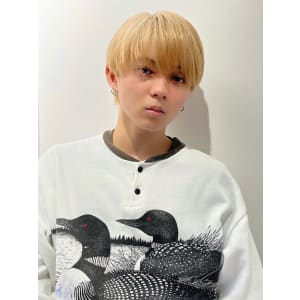 ツイストスパイラル波打ちスパイラルセンターパート刈り上げ束感