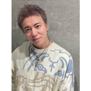 ツイストスパイラル波打ちスパイラルセンターパート刈り上げ束感