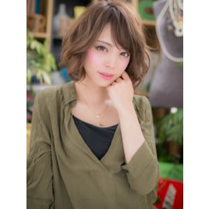 外国人風大人ハイライトゆるふわ前下がりボブ　波巻き