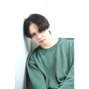 黒髪ナチュラルセンターパート