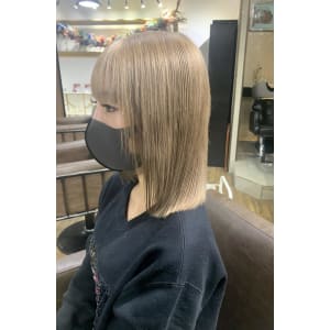 ホワイトグレージュ コンマヘア くすみカラー グレージュ - ARCANA 明治神宮前 表参道 原宿【アルカナ メイジジングウマエ オモテサンドウ ハラジュク】掲載中