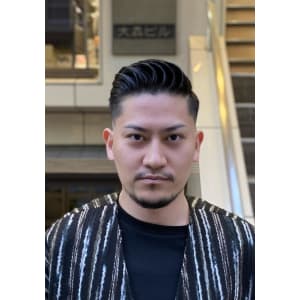 漢前カット　外国人風ポンパドールフェード