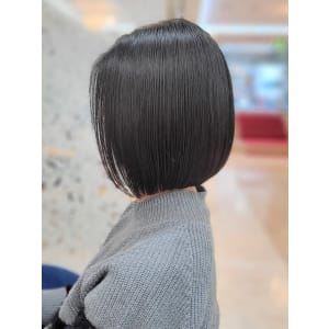 シンプルなコンパクトショートボブ