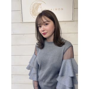 抜け感アッシュブラウン軽やか外ハネミディアム40代梅ヶ丘