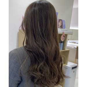 柔らかい細めハイライトベージュ