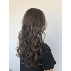 グレージュ コテ巻き - Lusso chiaro 西池袋店【ルッソチアロ ニシイケブクロテン】掲載中