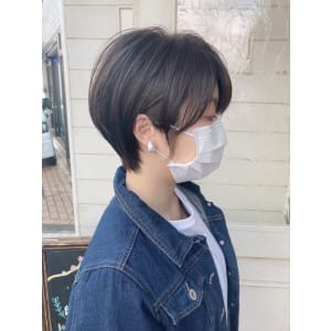 大人可愛い似合わせ前髪ありくびれショートボブ40代梅ヶ丘