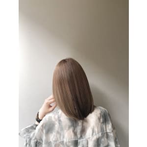 伸ばしていく過程でもキレイに透け感ある美髪カラーに