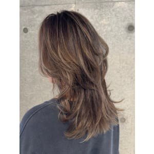 ウルフレイヤーカット　ハイライトカラー