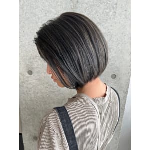 白髪活かしの細めハイライト