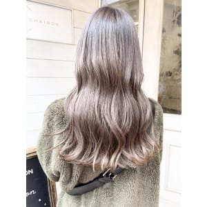 透明感ニュアンスカラー似合わせふんわりカール30代梅ヶ丘髪型