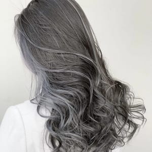 大人女子×シルバーグレー - est-r.Fukuoka【福岡博多店】【エストアールフクオカ フクオカハカタテン】掲載中