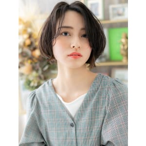黒髪かきあげバング小顔くびれショートボブ　マニッシュショート