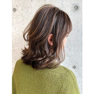 髪の動きを出すデザインハイライト