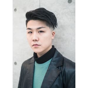 震災刈り風サイドパートスキンフェード
