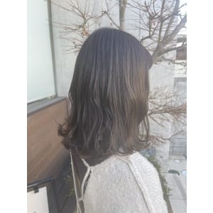 オリーブベージュ
