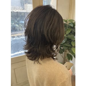 クセを活かした外ハネウルフミディアム毛量多い方の髪型 - CHAINON【シェノン】掲載中