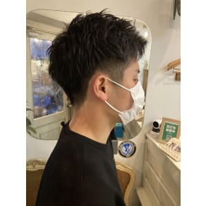 髪が多く硬い方向けアップバング刈り上げ2ブロック黒髪ショート
