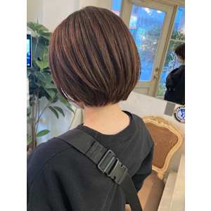 2023年トレンド赤味なしブラウンまるみショートボブ美肌カラ