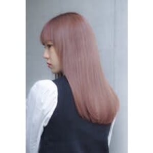 ピンクベージュ×ナチュラルストレート