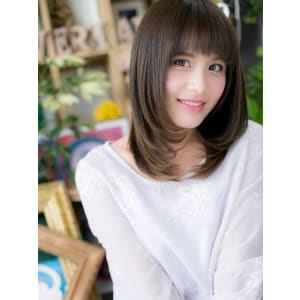 くすみカラーシースルーバング小顔ワンカール　タイトストレート