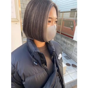 《kitin吉祥寺》グレージュ　ハイライト　ボブ