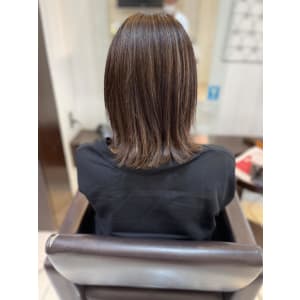 白髪を馴染ますハイライトカラー