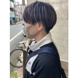 2023年マッシュショート立体感ハイライトカラー刈り上げ女子
