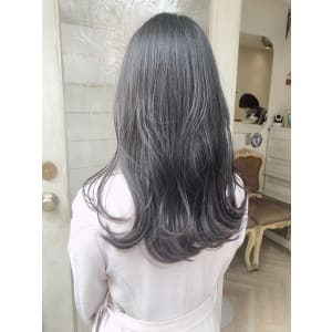 ダークグレージュ外巻き重めロング、紫外線対策色待ちヘアカラー - CHAINON【シェノン】掲載中