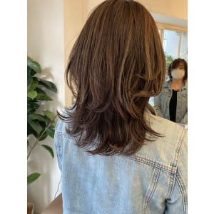 2023年春夏人気ヘアハイライトくびれミディアムウルフカット