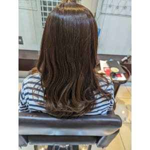 オリーブベージュ