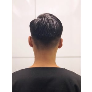 アップバング スキンフェード ツーブロック ツイストパーマ - 完全個室 THIS IS BARBER 3rd【カンゼンコシツ ディスイズバーバーサード】掲載中