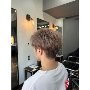 【メンズ ダブルカラー ハイトーンベージュ パーマ生かし】 - hair&make egerie【ヘアアンドメイクエジェリ】掲載中