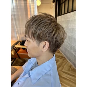 アッシュベージュ×ショートマッシュスタイル