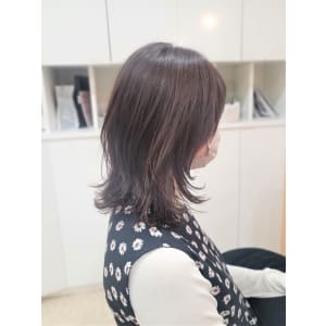 透明感グレージュカラー×レイヤーミディ - e.m.a PREMIUM BEAUTY SALON【イーエムエープレミアムビューティーサロン】掲載中