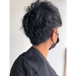 黒髪マッシュショート