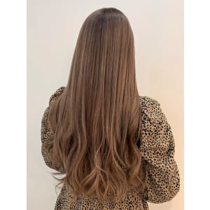 ミルクティーベージュカラー×ゆる巻きロング