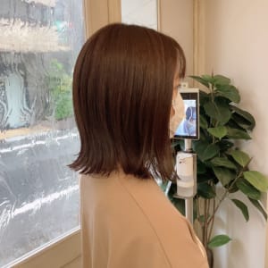 頭が小さく見えるくびれボブ、ストレートアイロン仕上げ