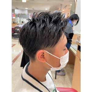 黒髪ツーブロックショート×アップバング