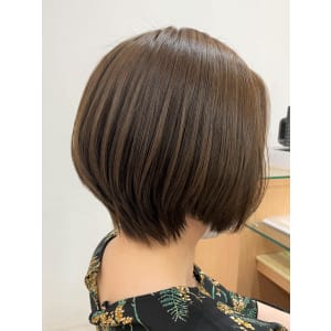 丸みショート×艶感ベージュブラウン