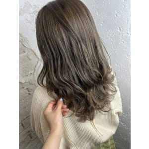 くすみカラーベージュハイトーン池袋